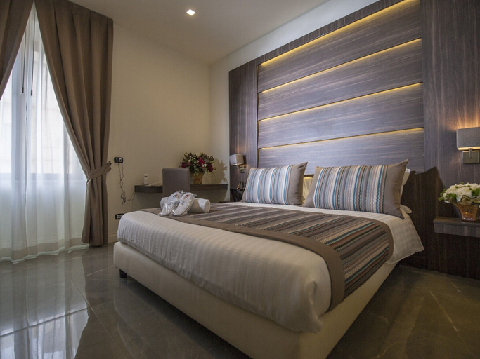 Bedroom 4, Palazzo Firenze, Napoli