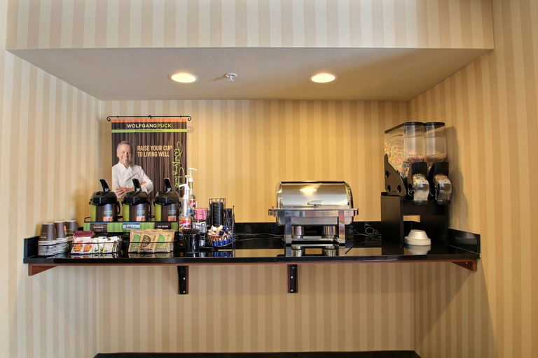 Food & Drinks 5, Cobblestone Inn & Suites - Brillion, Calumet