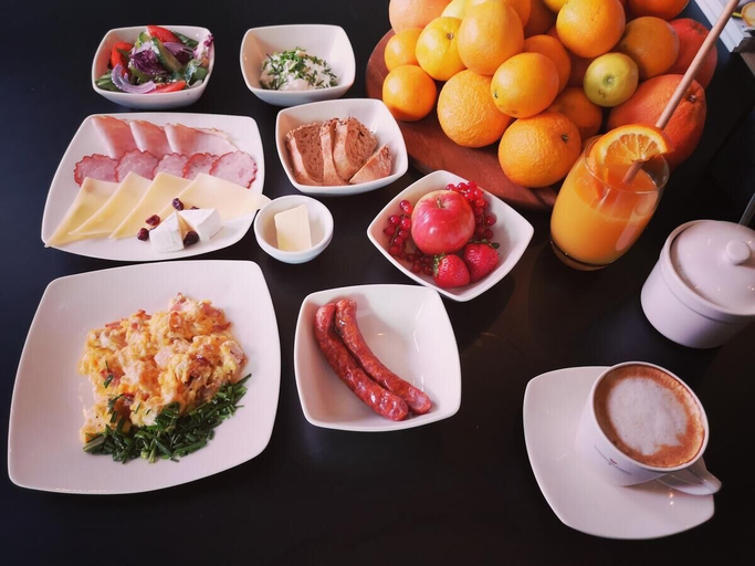 Food & Drinks, Blooms Inn & Apartments, Poznań City