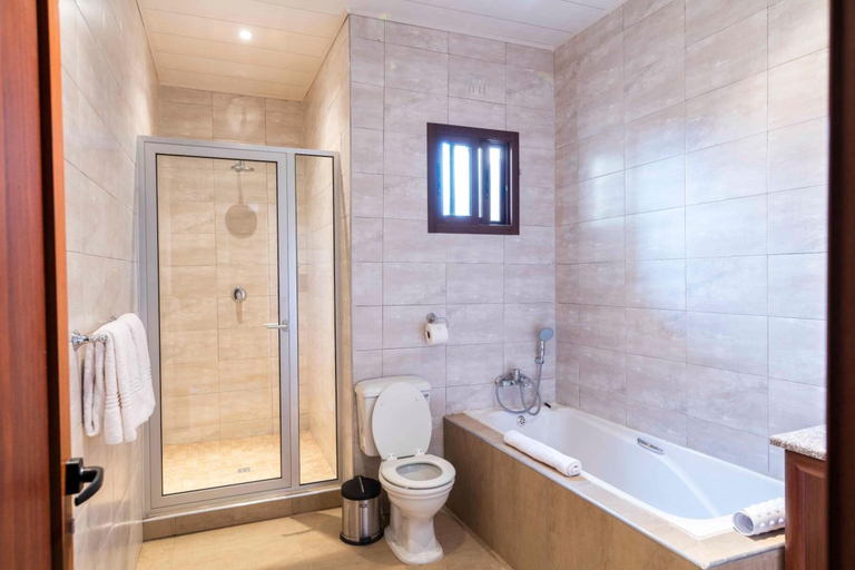 Bathroom 4, Twangale Resort & Spa, Lusaka