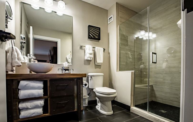 Bathroom 4, Ironworks Hotel, Rock