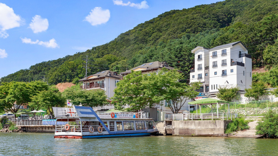 Exterior & Views 2, Interlaken Pension in Gapyeong, Gapyeong