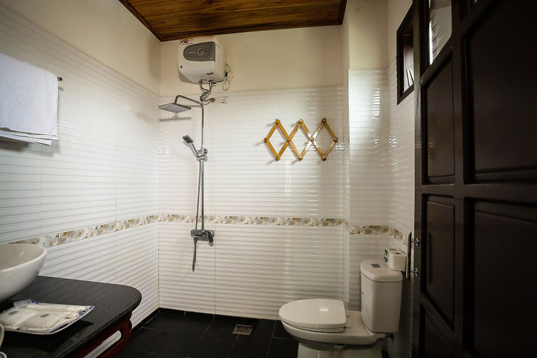 Bathroom 5, Hoi An Holiday Villa, Da Nang