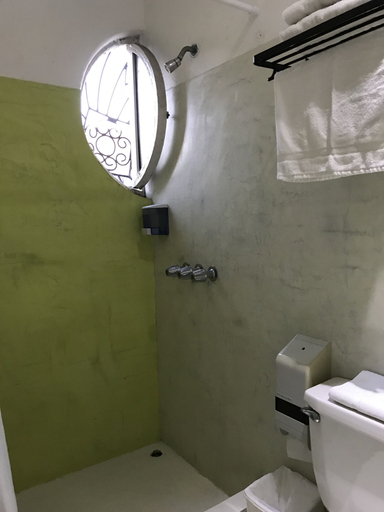 Bathroom 4, Hotel Kekoldi Garden, San José