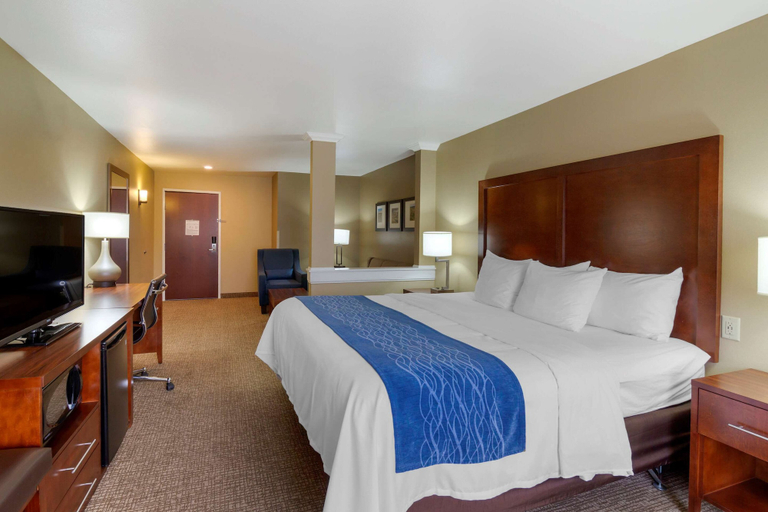 Bedroom 3, Comfort Inn & Suites Mandan - Bismarck, Morton