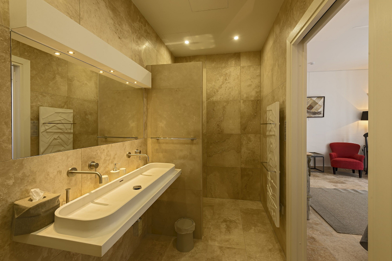 Bathroom 4, The Snop House