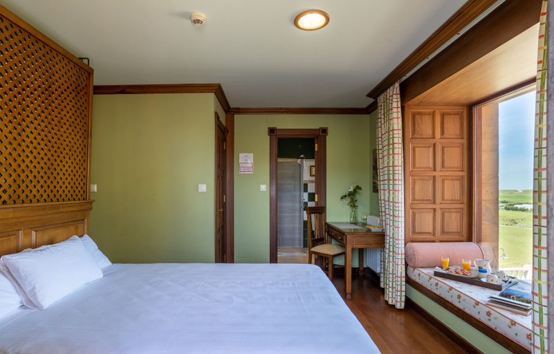 Bedroom 2, Posada Punta Ballota, Cantabria