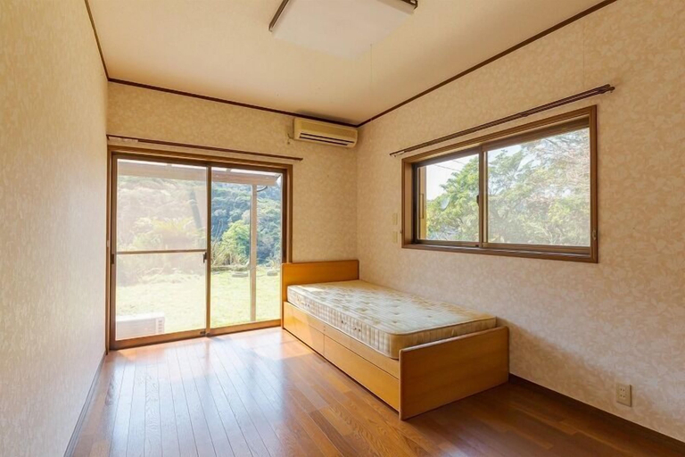 Bedroom 3, Sasayakana Ouchi Fuuki, Futtsu