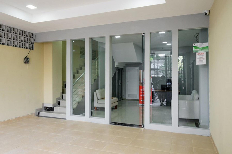 Exterior & Views 2, RedDoorz near Plaza Atrium Senen, Central Jakarta