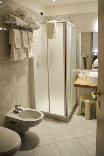 Bathroom 4, Il Loggiato dei Serviti, Como