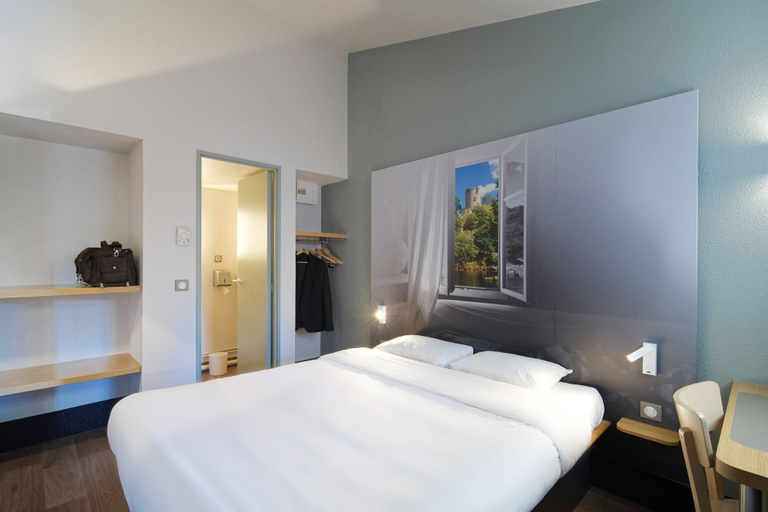 Bedroom 3, B&B HOTEL Châteauroux Aéroport, Indre