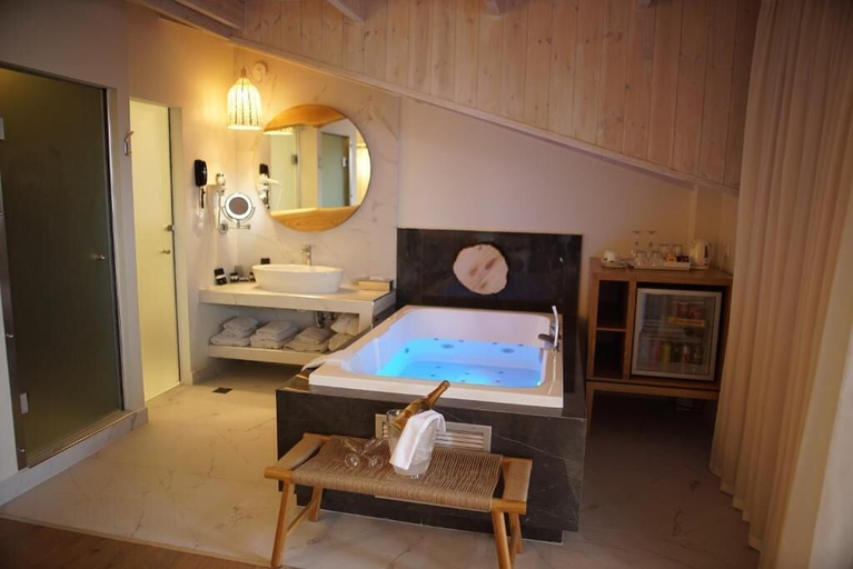 Bedroom 3, Litohoro Olympus Resort Villas & Spa, Central Macedonia