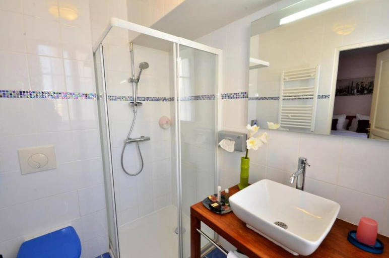 Bathroom 3, Hôtel du Fort, Yvelines