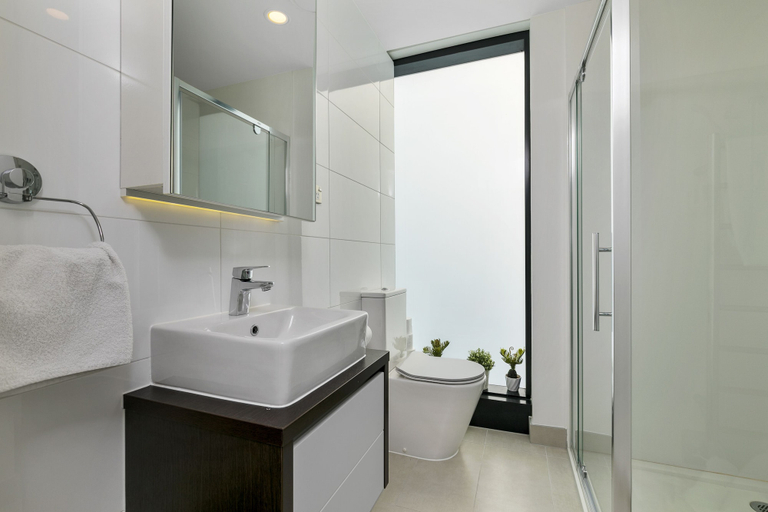 Bathroom, Sun Kissed Apartment, Waitakere