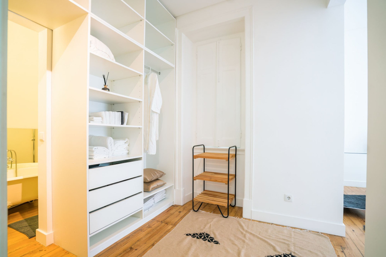 Others 4, Estrela Neoclassical Apt River View, Lisbon