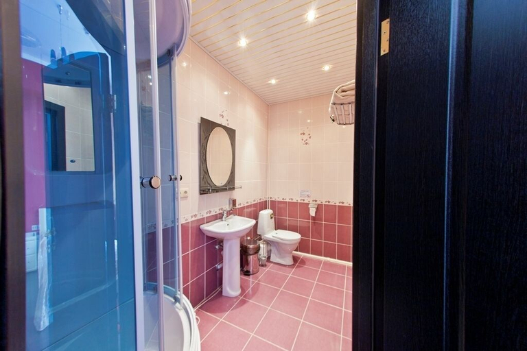 Bathroom 3, Etnika Hotel, Vysokogorskiy rayon