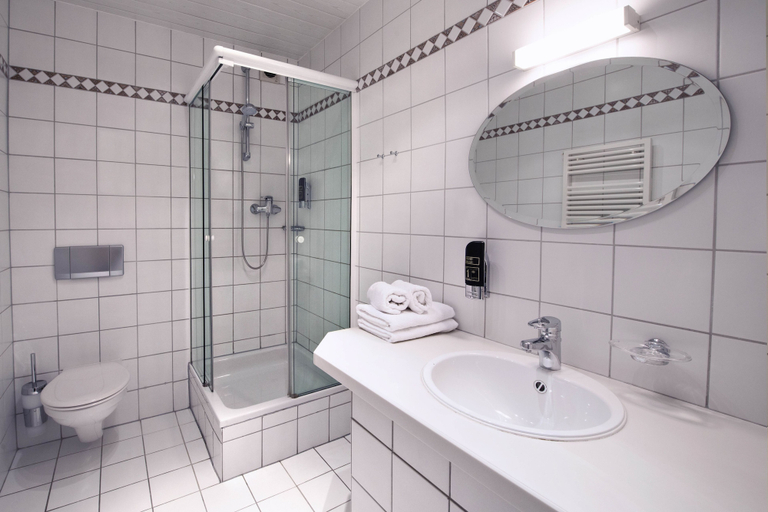 Bathroom 4, Best Western Hotel Brunnenhof, Aschaffenburg