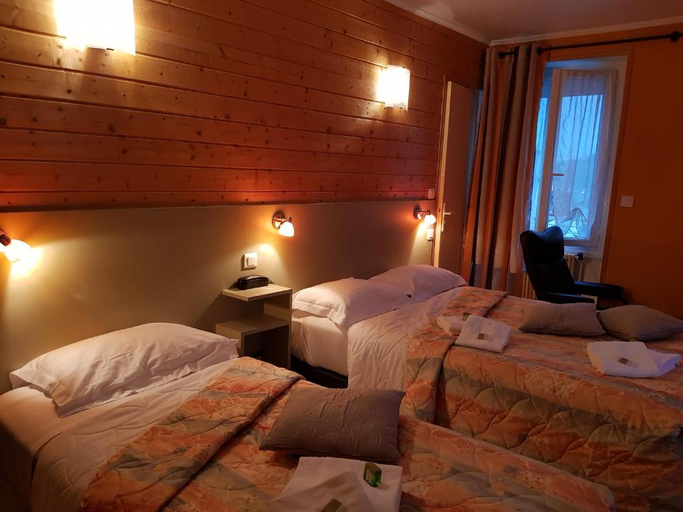 Bedroom 3, Logis Hotel Les Carillons, Aveyron