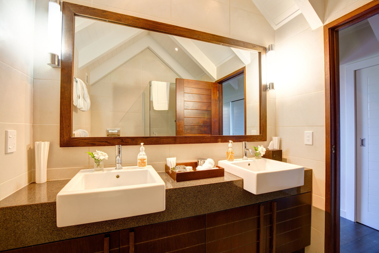 Bathroom 5, Te Vakaroa Villas, Rorotonga