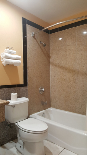 Bathroom 3, Central Inn Motel on 41 Street, Los Angeles