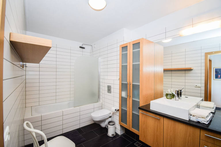 Bathroom 3, Seaside Paradise Apartment, Garðabær