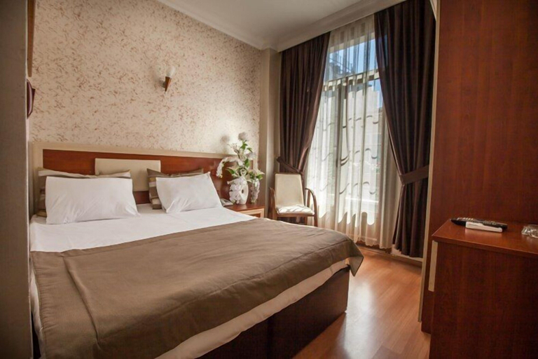 Bedroom 4, Grand Hotel Palmiye, Beyoğlu