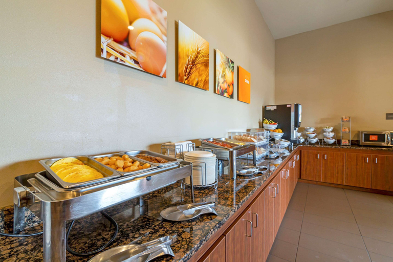Food & Drinks 5, Comfort Inn & Suites Mandan - Bismarck, Morton
