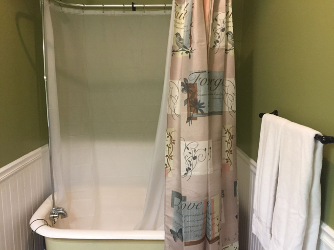 Bathroom 4, White Oak Manor Bed & Breakfast, Marion