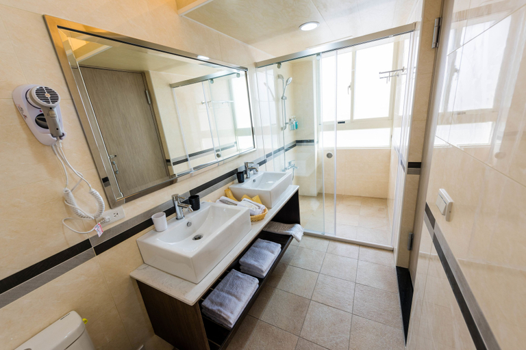 Bathroom 5, ManMan House, New Taipei City