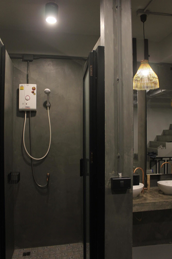 Bathroom 5, Ekanek Hostel Bangkok - Adults Only, Bang Rak