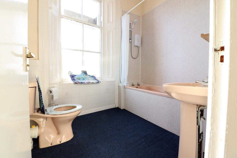 Bathroom 5, Bridge Inn, Clackmannanshire