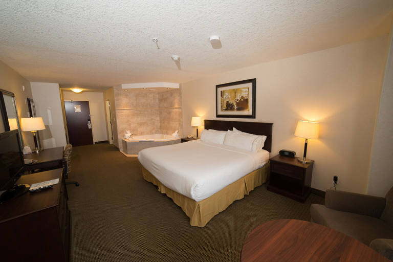 Bedroom 4, Holiday Inn Express & Suites WHITECOURT SOUTHEAST by IHG, Division No. 13