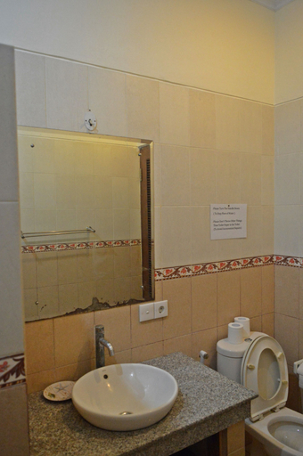 Bathroom 3, Yulia 2 Homestay Sanur Guesthouse, Denpasar