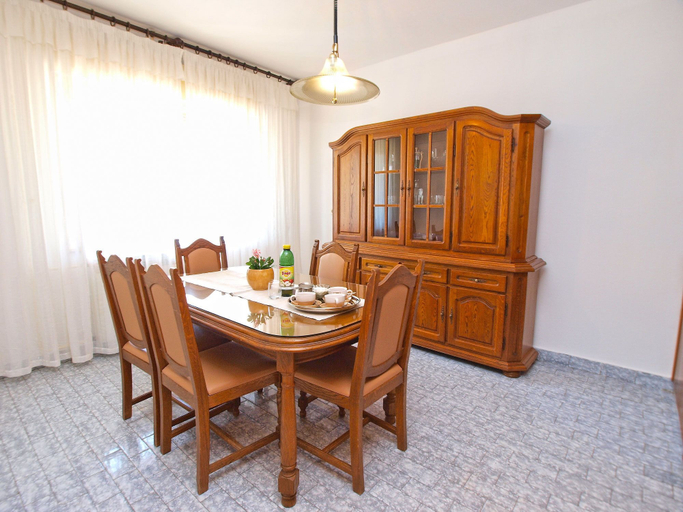 Others 4, Apartment 1341, Pula