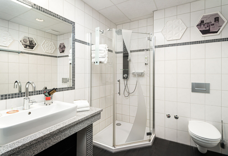 Bathroom 5, food hotel Neuwied, Neuwied