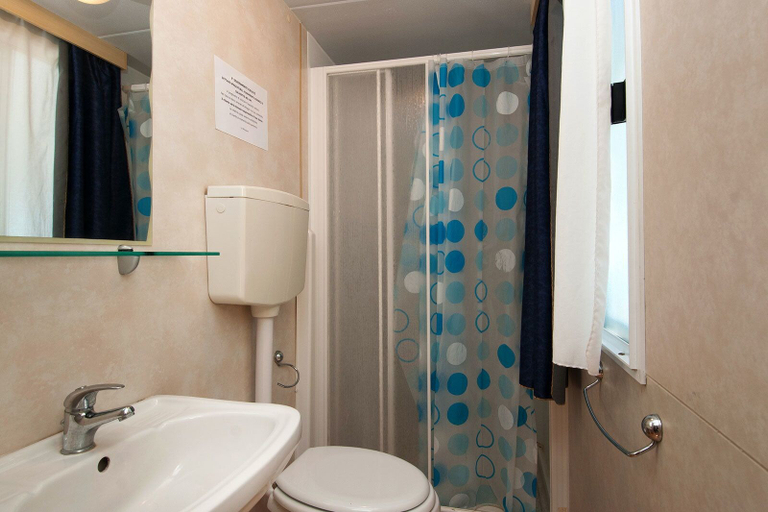 Bathroom 4, Villaggio Azzurra, Campobasso