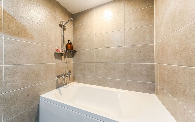 Bathroom 4, Beach Hotel, Yeongdo