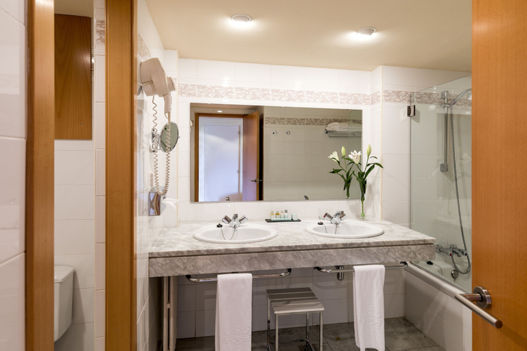 Bathroom 5, Parador De Vic Sau, Barcelona