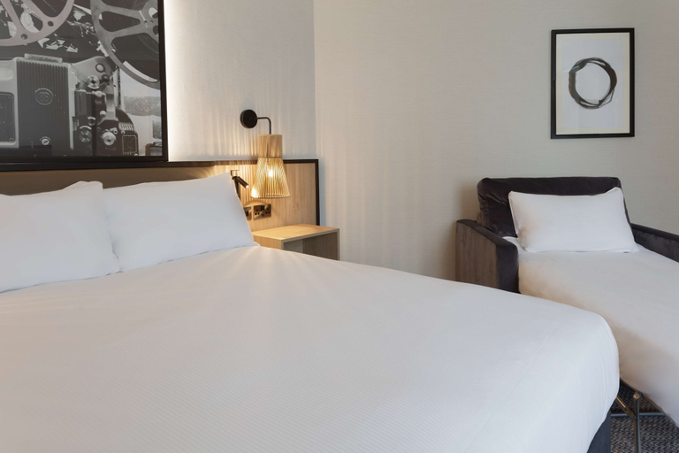 Bedroom 5, DoubleTree by Hilton London Elstree, Hertfordshire
