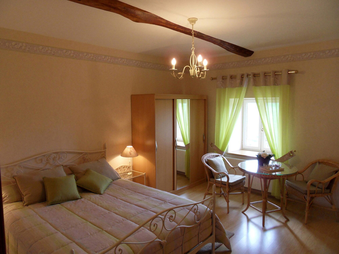 Bedroom 4, Aux 3 Sapins, Rhône