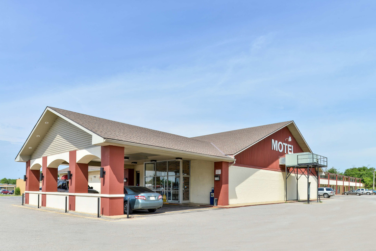 Exterior & Views 2, Castle Inn & Suites Anadarko, Caddo