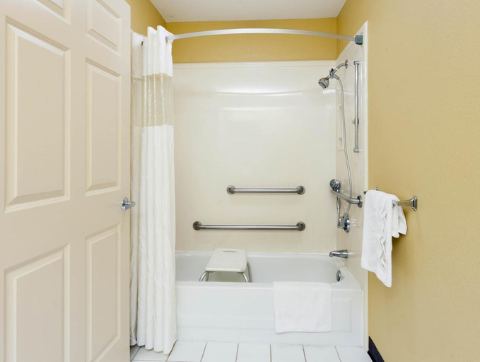 Bathroom 3, Shelby Inn - I40 and Sycamore View, Shelby