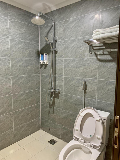 Bathroom 5, New Sky Airport Hotel, Sóc Sơn