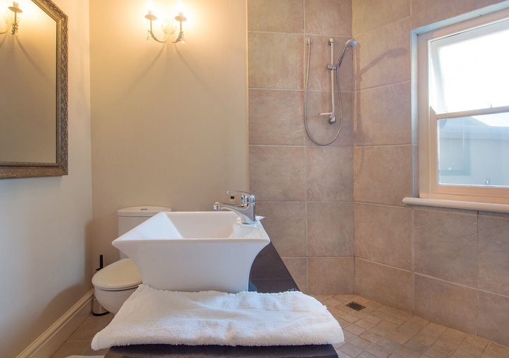 Bathroom 4, Isola Bella, Eden