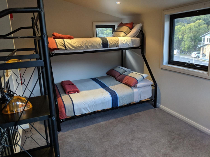 Bedroom 2, Blues Air 3, Snowy River