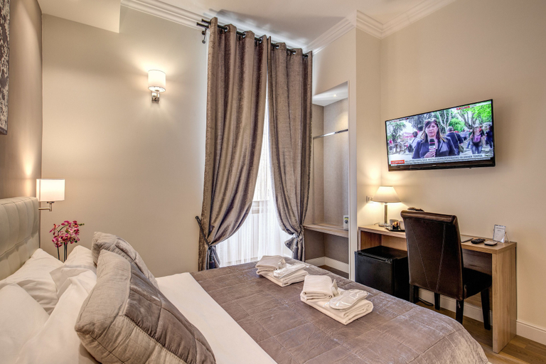 Bedroom 4, Chester Suites, Rome