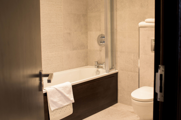 Bathroom, The County Aparthotel, Newcastle upon Tyne