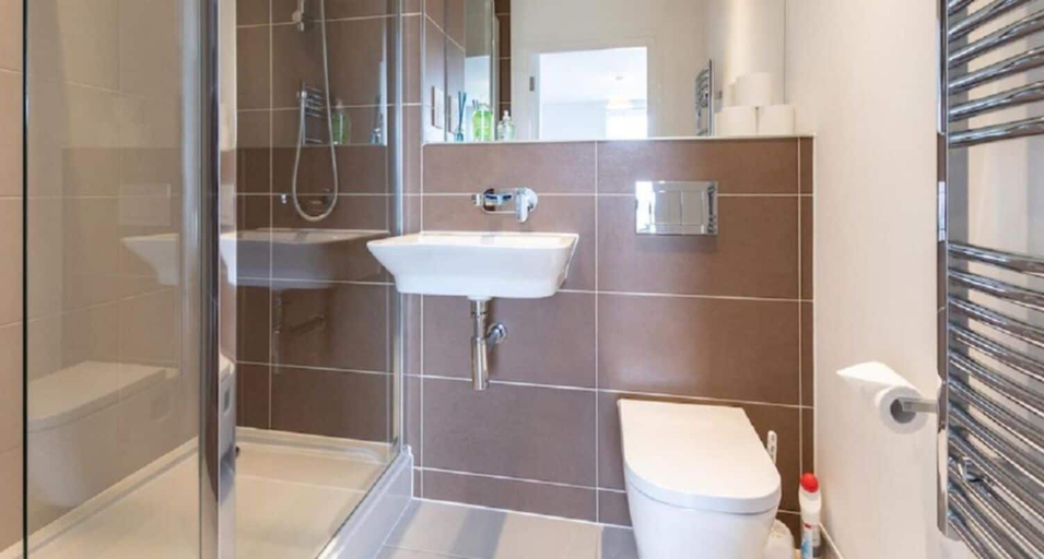 Bathroom, Impeccable 2-bed Apartment in Reading, Wokingham