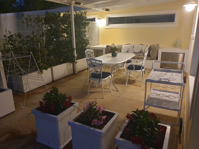 Food & Drinks, Constantia Cottages, City of Cape Town