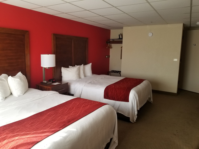 Bedroom 3, Ramada by Wyndham Downtown Spokane, Spokane